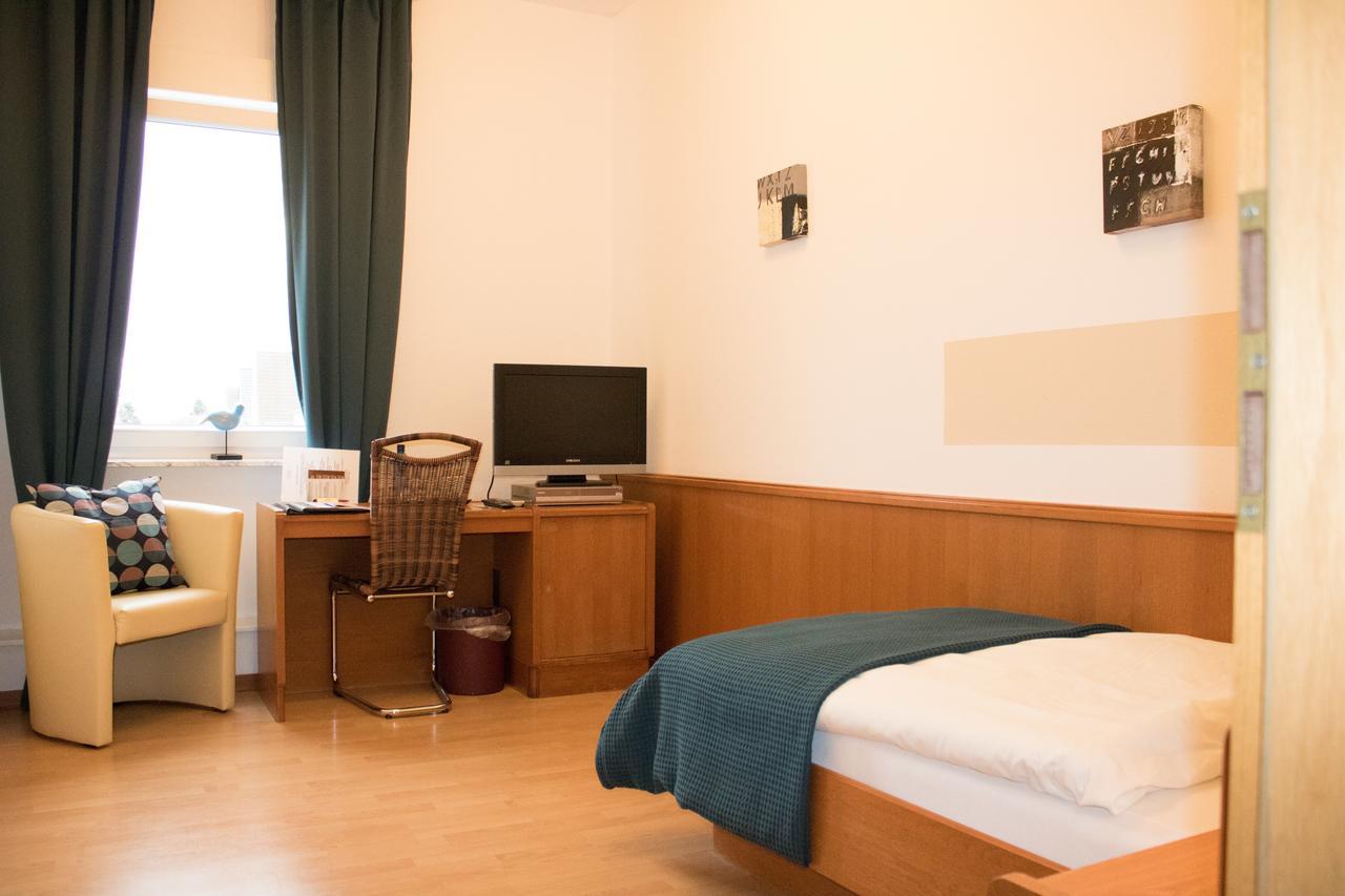 Stadthotel Russelsheim Exteriör bild