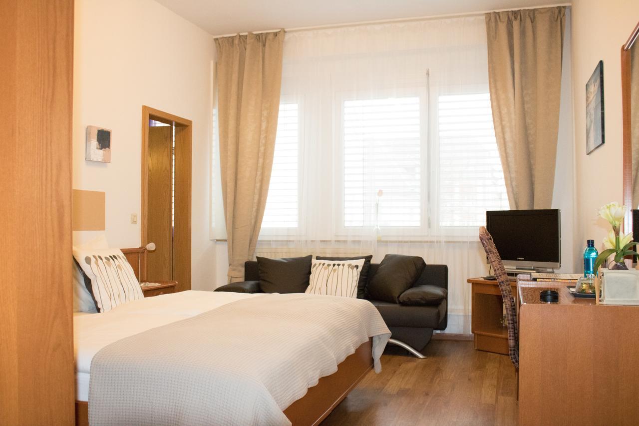 Stadthotel Russelsheim Exteriör bild