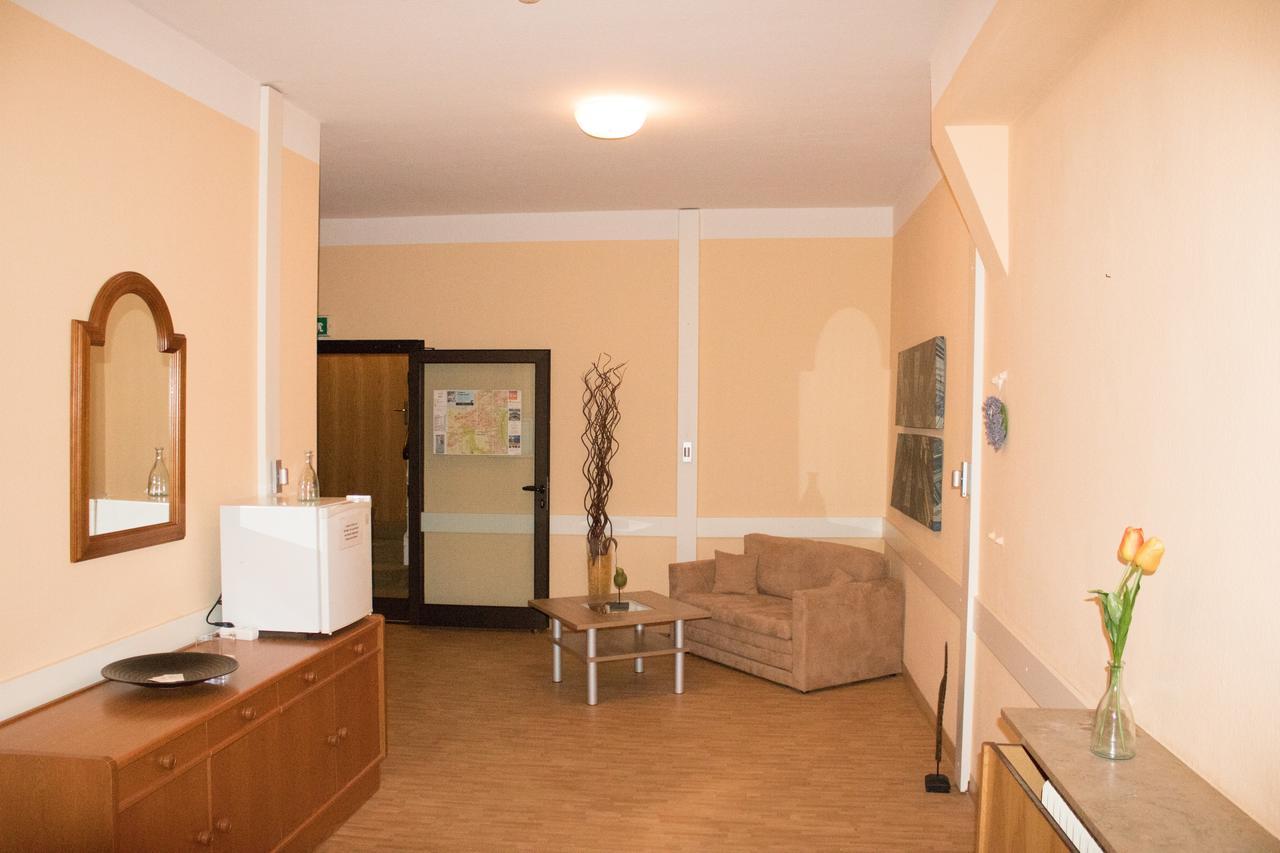 Stadthotel Russelsheim Exteriör bild